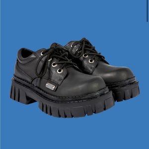 NWT UNIF Black Trail Shoes $158 Size 10